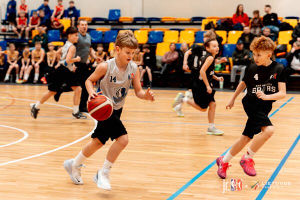 Vaikųkrepšiniorungtynės-73-71